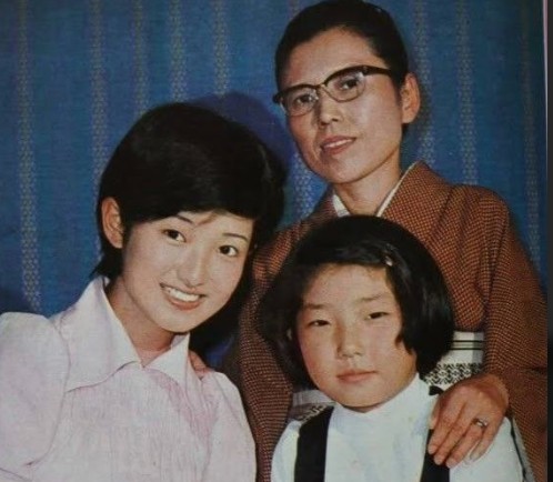 山口百恵 母 妹