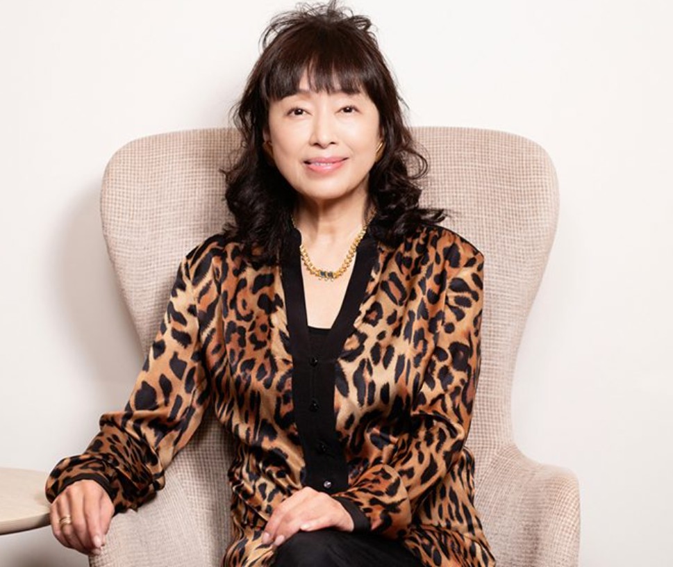 かたせ梨乃の年収